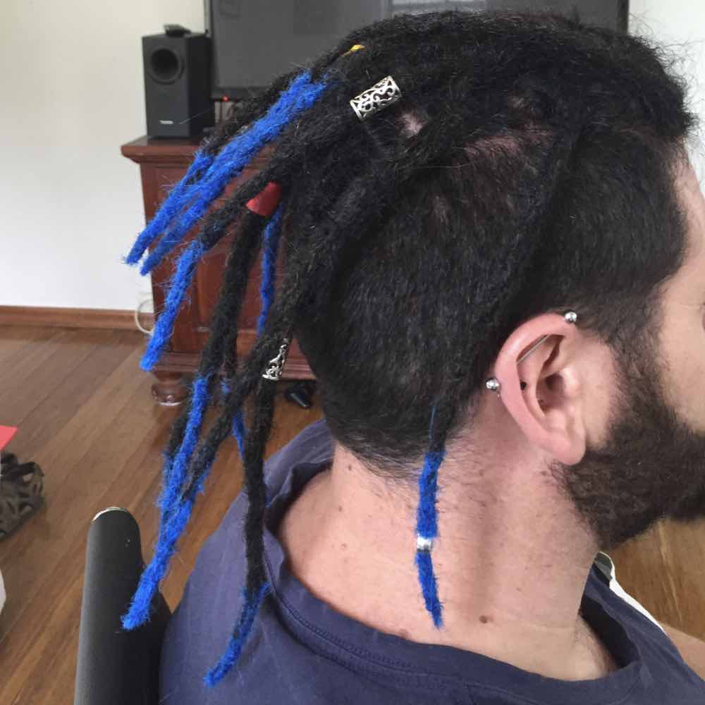 synthetic dreads, faux locs, blue dreads tips, blue dreads